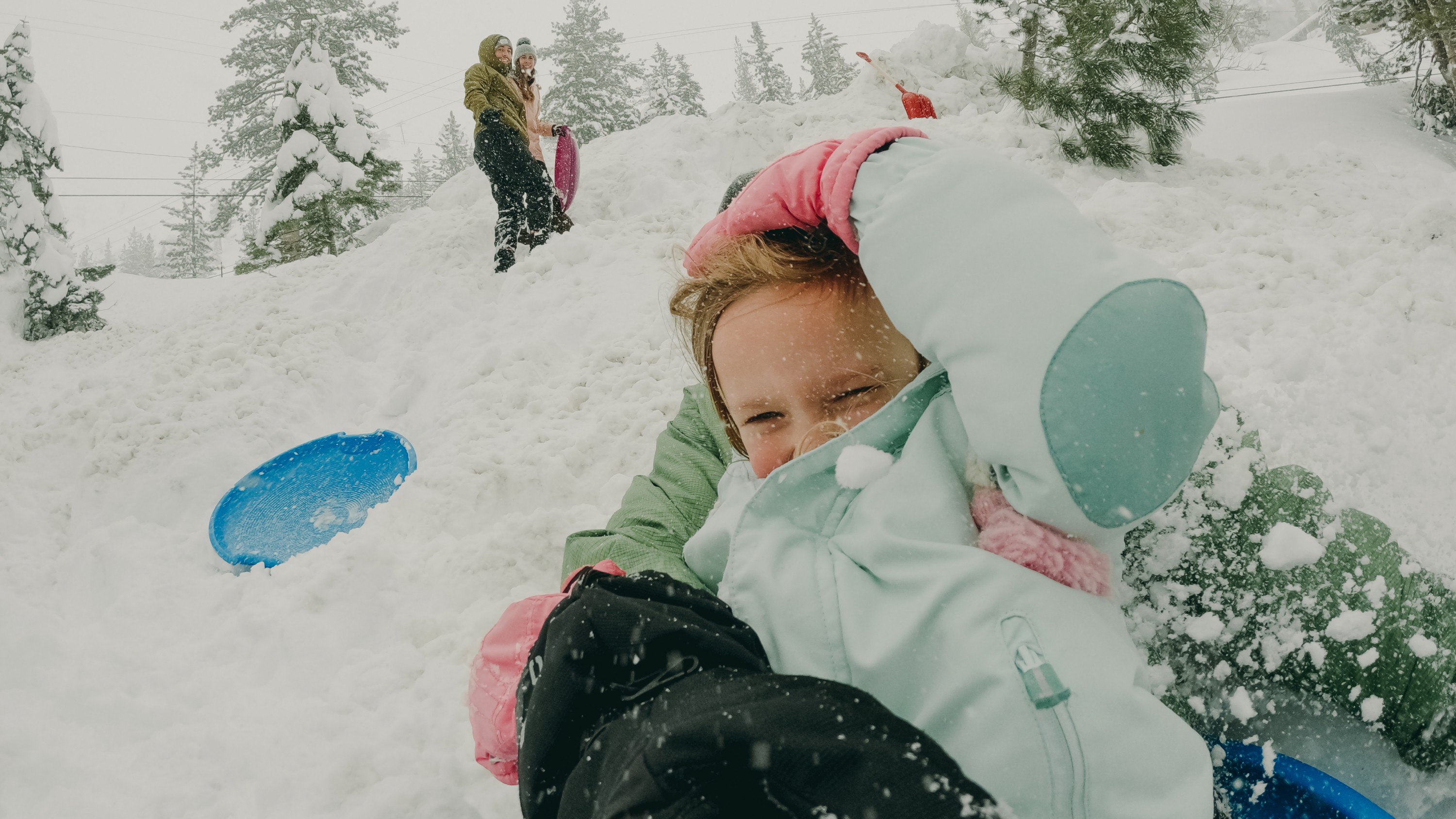 GoPro Shorty (Mini Camera Stick) selfie POV snow sledding