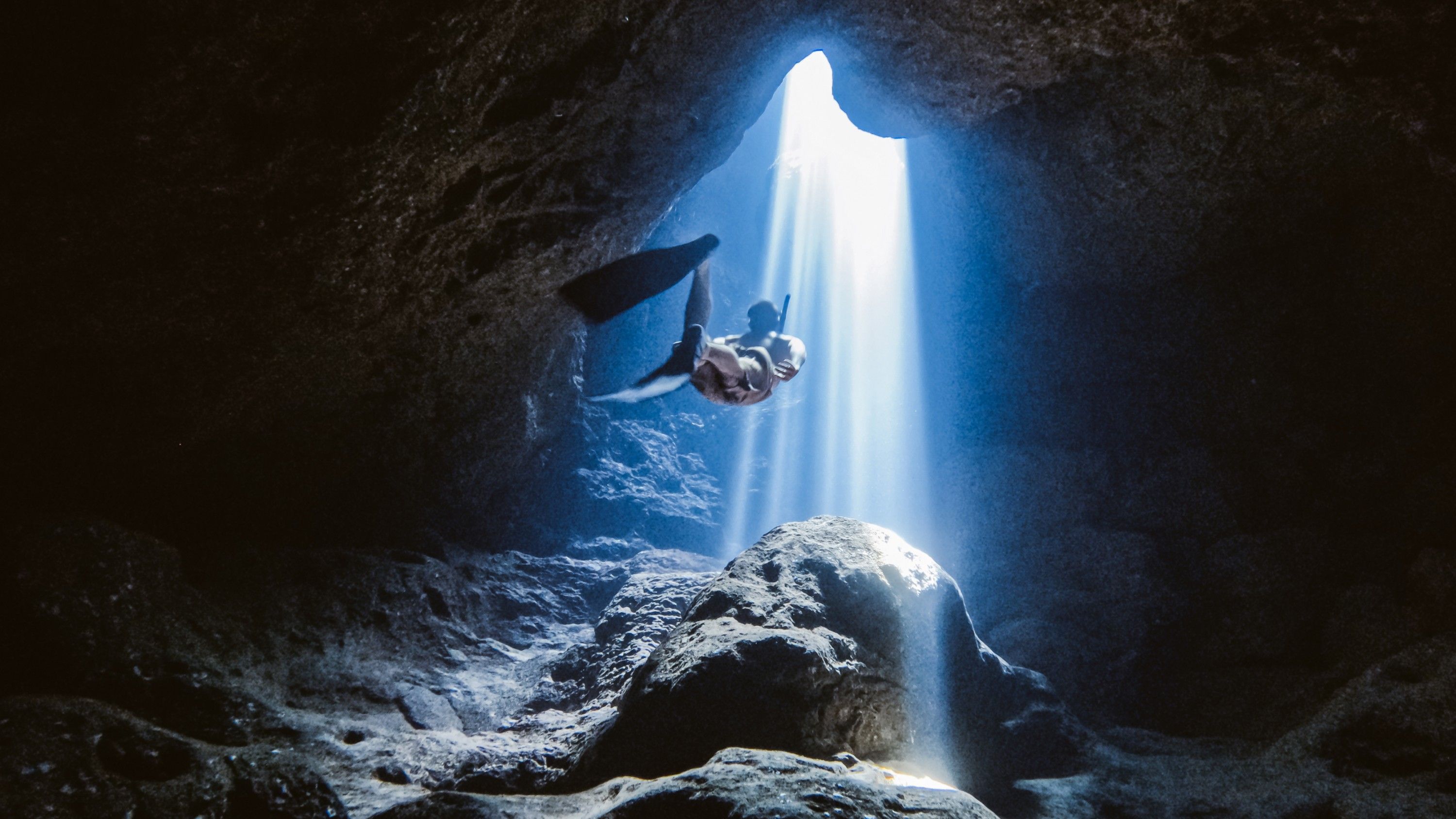 GoPro Camera Protective Housing + Waterproof Case POV snorkeling in cave