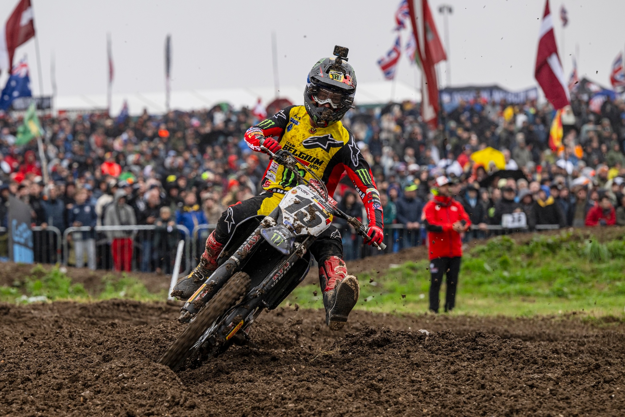 Op Helm Gemonteerde GoPro Camera's Tonen Races vanuit het Perspectief van de Rijder en Leveren de Meeslepende POV-Content waar Racefans naar Verlangen