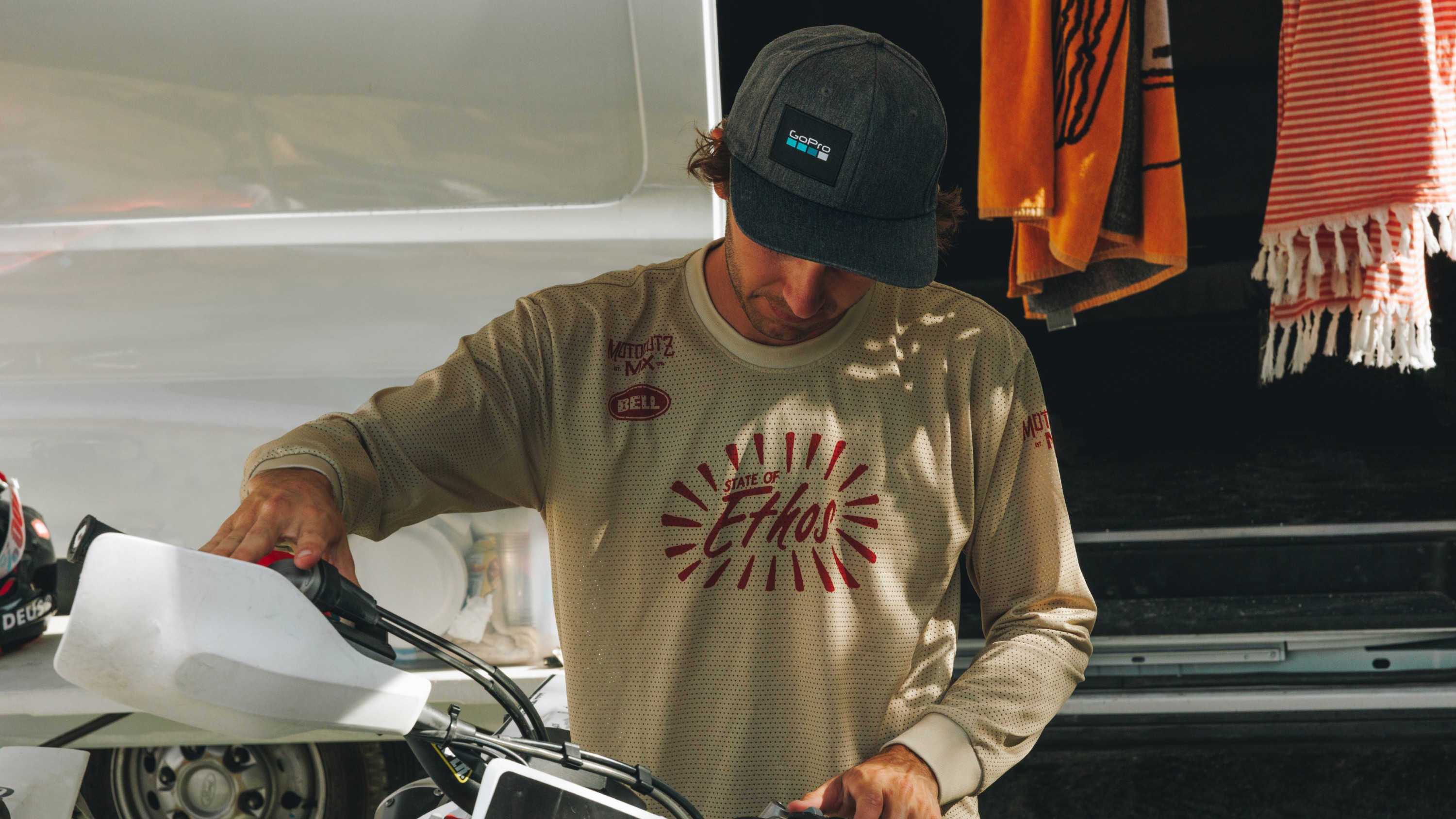 Man wearing GoPro El Cap – Logo Snapback Hat