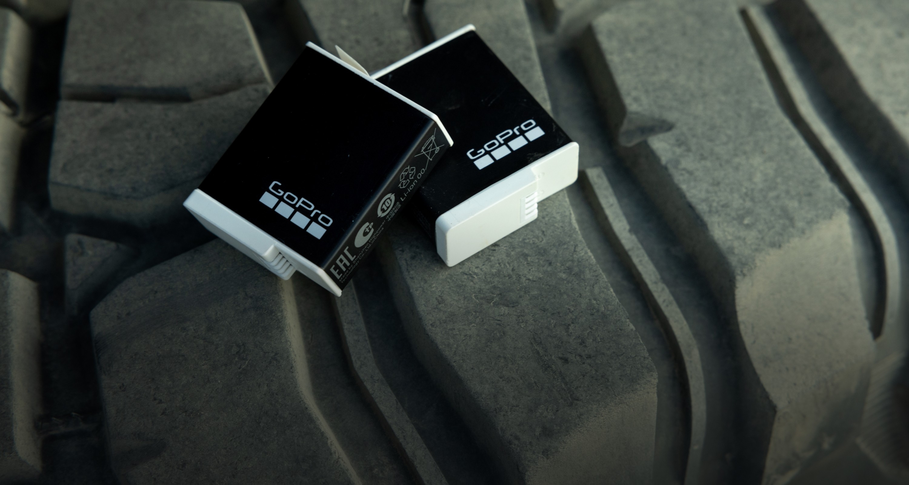 GoPro DUAL CHARGER ＋ ENDURO BATTERIES 高性能デュアルバッテリーチャージャー + Enduroカメラバッテリー2個